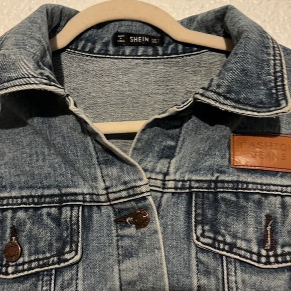Shein jean jacket, button front size small - Picture 5 of 7